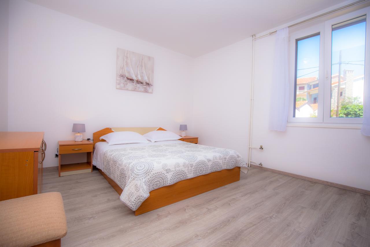 Apartamento Family Nizic Primošten Habitación foto